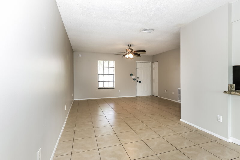 2,185/Mo, 132 SW Langfield Ave Port St Lucie, FL 34984 Living Room View 3