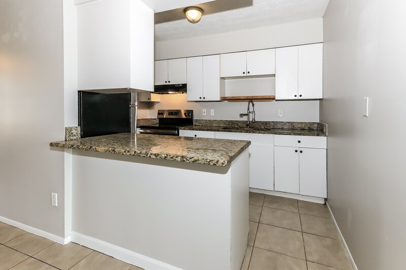 2,185/Mo, 132 SW Langfield Ave Port St Lucie, FL 34984 Kitchen View