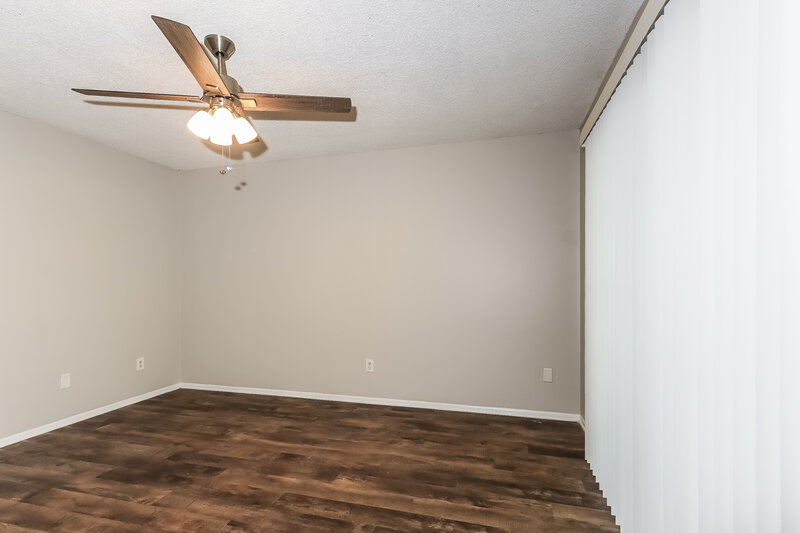 2,185/Mo, 132 SW Langfield Ave Port St Lucie, FL 34984 Main Bedroom View 2