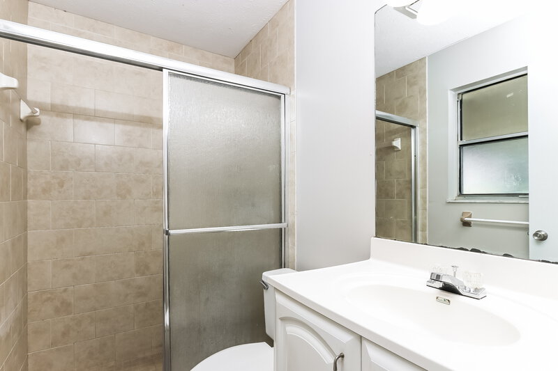 2,185/Mo, 132 SW Langfield Ave Port St Lucie, FL 34984 Main Bathroom View