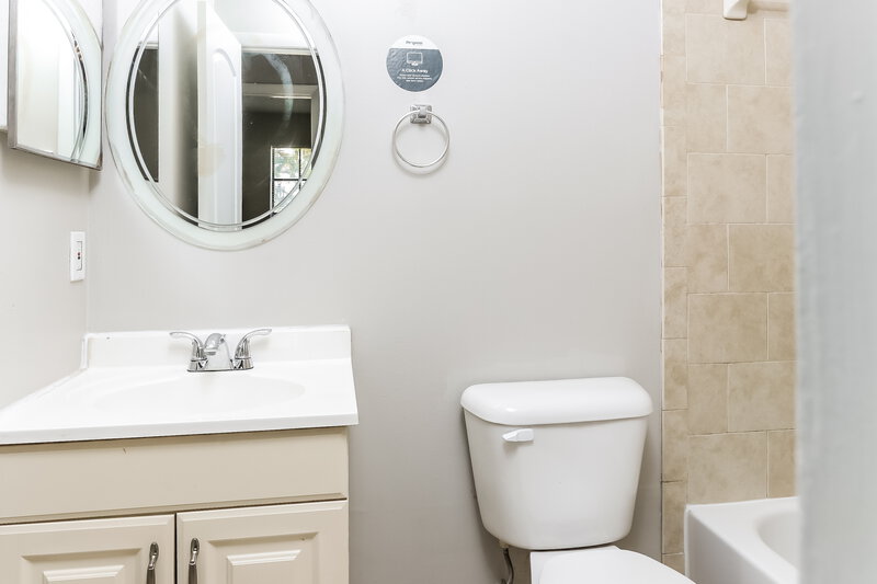2,185/Mo, 132 SW Langfield Ave Port St Lucie, FL 34984 Bathroom View 2