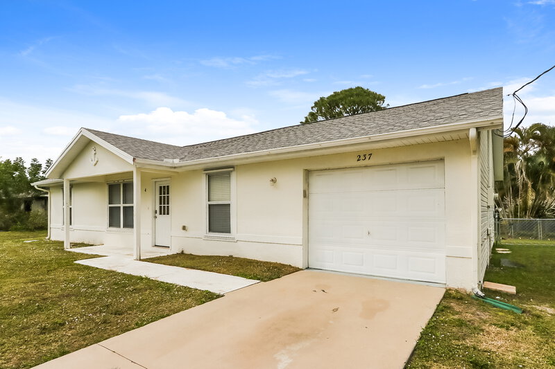 2,510/Mo, 237 SW Pisces Terrace Port St Lucie, FL 34984 Front View