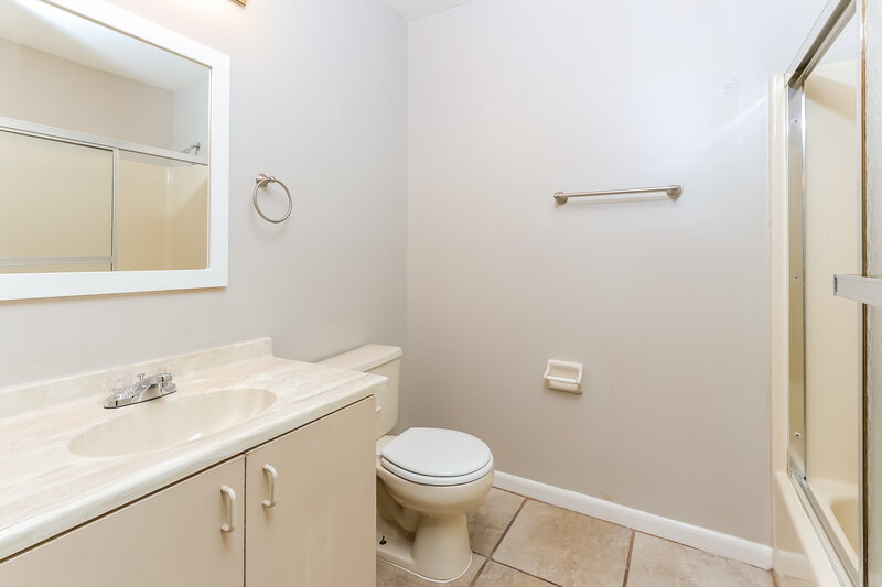 2,510/Mo, 237 SW Pisces Terrace Port St Lucie, FL 34984 Main Bathroom View