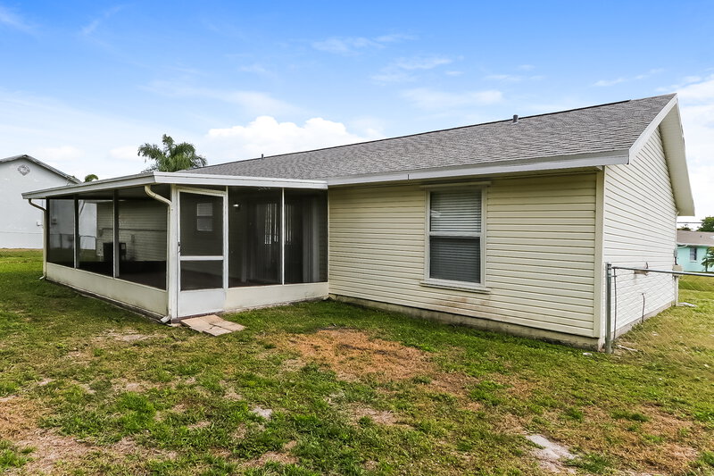 2,510/Mo, 237 SW Pisces Terrace Port St Lucie, FL 34984 Rear View