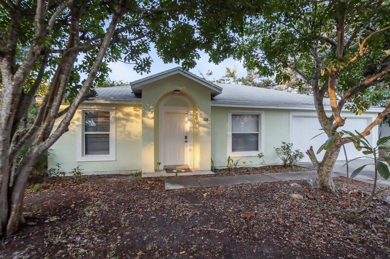 2,090/Mo, 108 Osceola Ave Sebastian, FL 32958 Front View