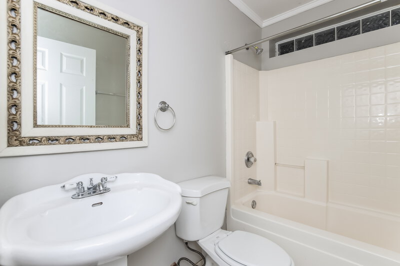 2,090/Mo, 108 Osceola Ave Sebastian, FL 32958 Bathroom View