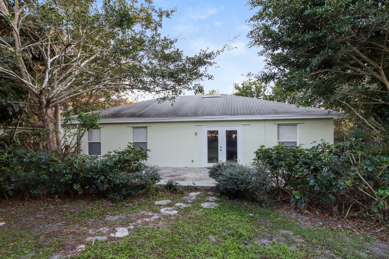 2,090/Mo, 108 Osceola Ave Sebastian, FL 32958 Rear View