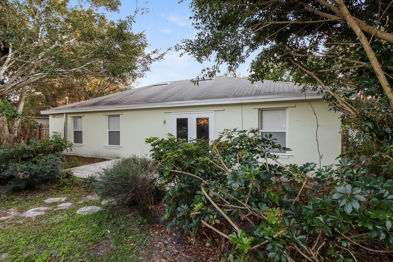 2,090/Mo, 108 Osceola Ave Sebastian, FL 32958 Rear View 2