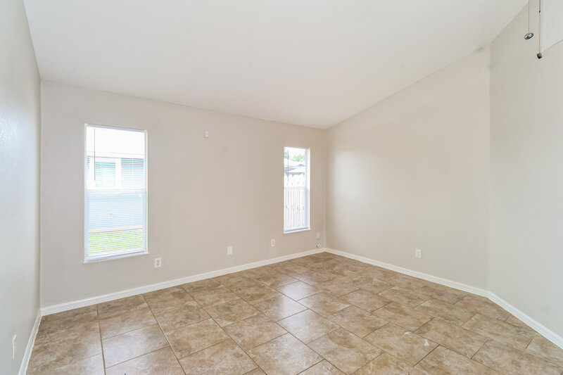 1,900/Mo, 1336 25th Ave SW Vero Beach, FL 32962 Living Room View