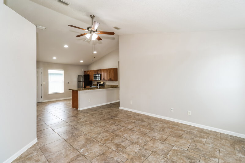 1,900/Mo, 1336 25th Ave SW Vero Beach, FL 32962 Living Room View 2