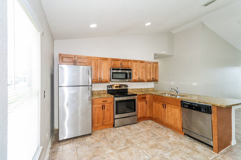 1,900/Mo, 1336 25th Ave SW Vero Beach, FL 32962 Kitchen View 2