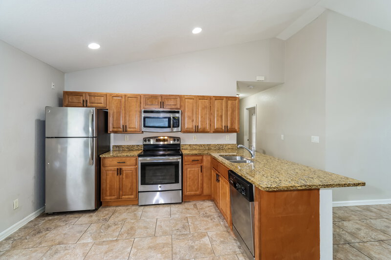 1,900/Mo, 1336 25th Ave SW Vero Beach, FL 32962 Kitchen View 3