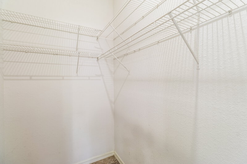 1,900/Mo, 1336 25th Ave SW Vero Beach, FL 32962 Walk In Closet View