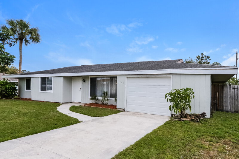 2,140/Mo, 171 SE Floresta Dr Port St Lucie, FL 34983 Front View 2