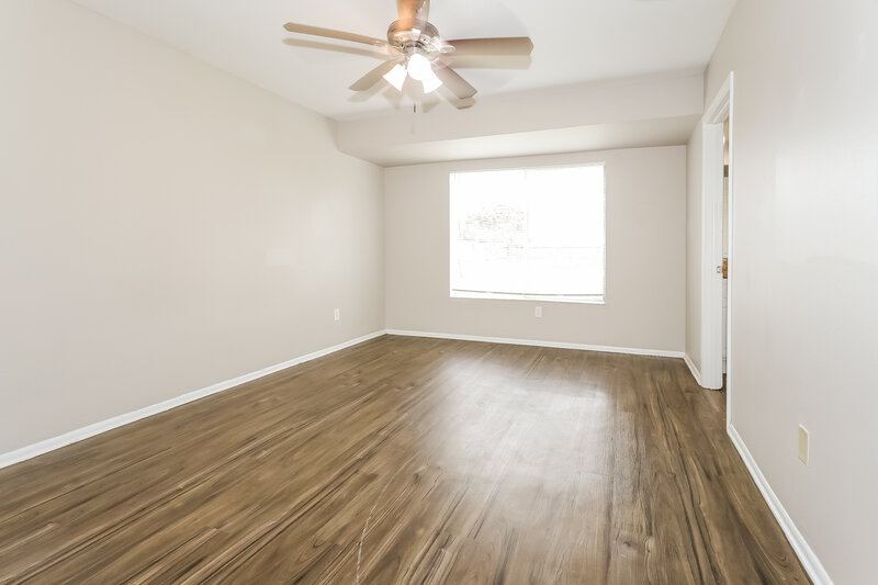 2,140/Mo, 171 SE Floresta Dr Port St Lucie, FL 34983 Main Bedroom View 2