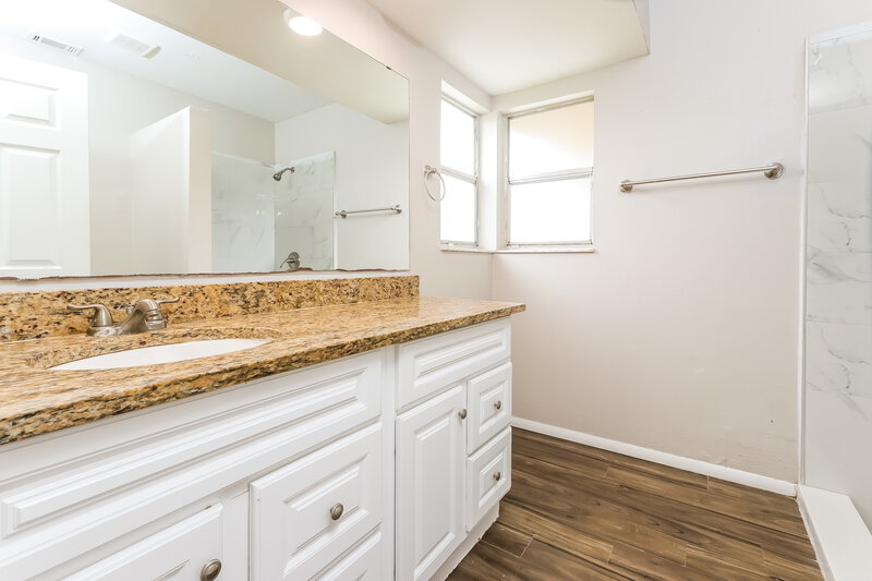 2,140/Mo, 171 SE Floresta Dr Port St Lucie, FL 34983 Main Bathroom View