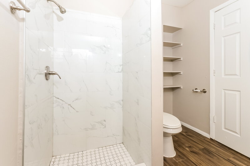 2,140/Mo, 171 SE Floresta Dr Port St Lucie, FL 34983 Bathroom View