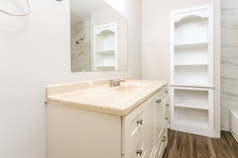 2,140/Mo, 171 SE Floresta Dr Port St Lucie, FL 34983 Bathroom View 2