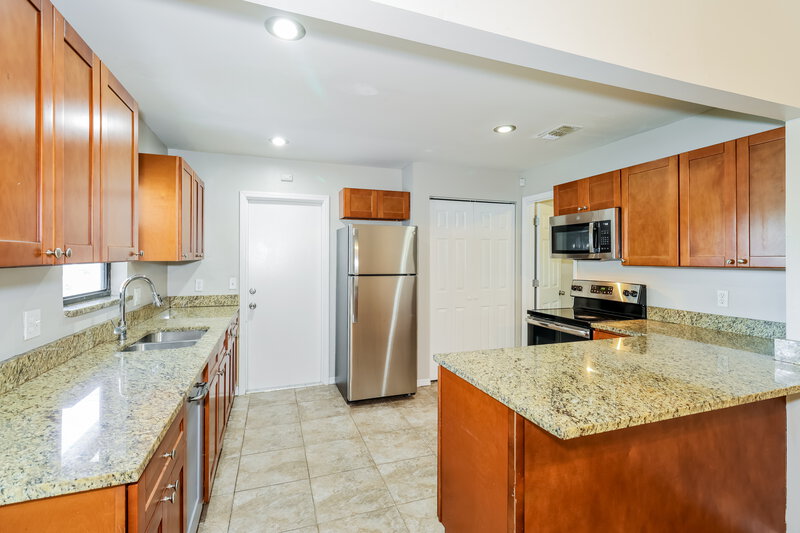 2,015/Mo, 1181 Barber St Sebastian, FL 32958 Kitchen View