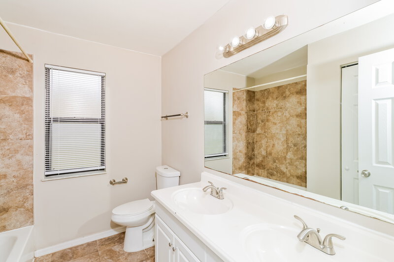 2,015/Mo, 1181 Barber St Sebastian, FL 32958 Bathroom View 2