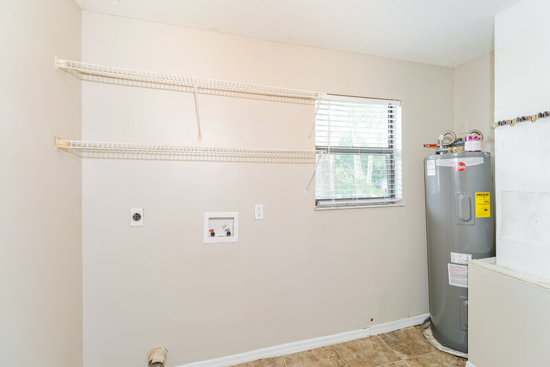 2,015/Mo, 1181 Barber St Sebastian, FL 32958 Laundry Room View