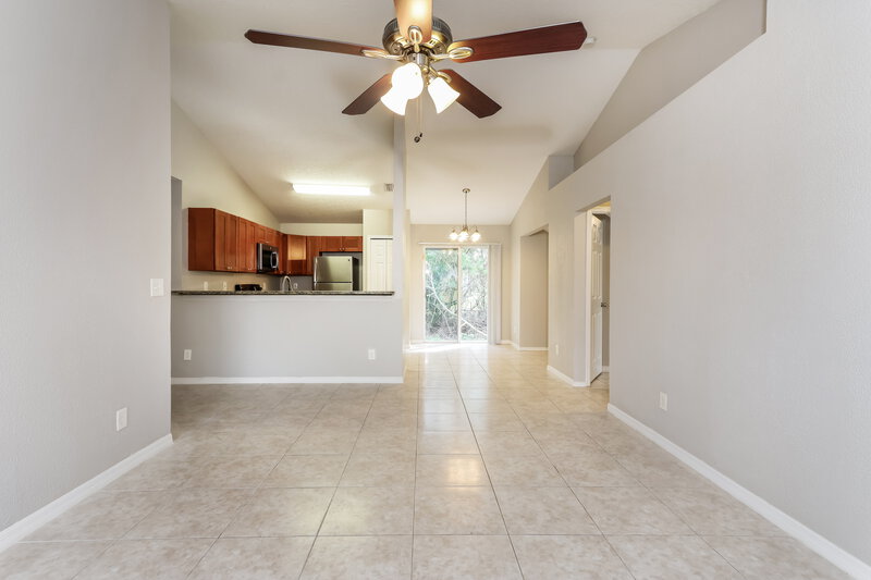 1,835/Mo, 1535 18th Ave SW Vero Beach, FL 32962 Living Room View 2