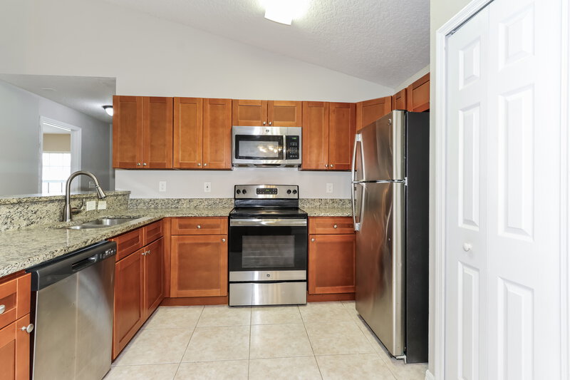 1,835/Mo, 1535 18th Ave SW Vero Beach, FL 32962 Kitchen View