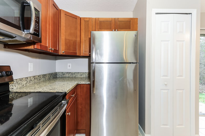 1,835/Mo, 1535 18th Ave SW Vero Beach, FL 32962 Kitchen View 2