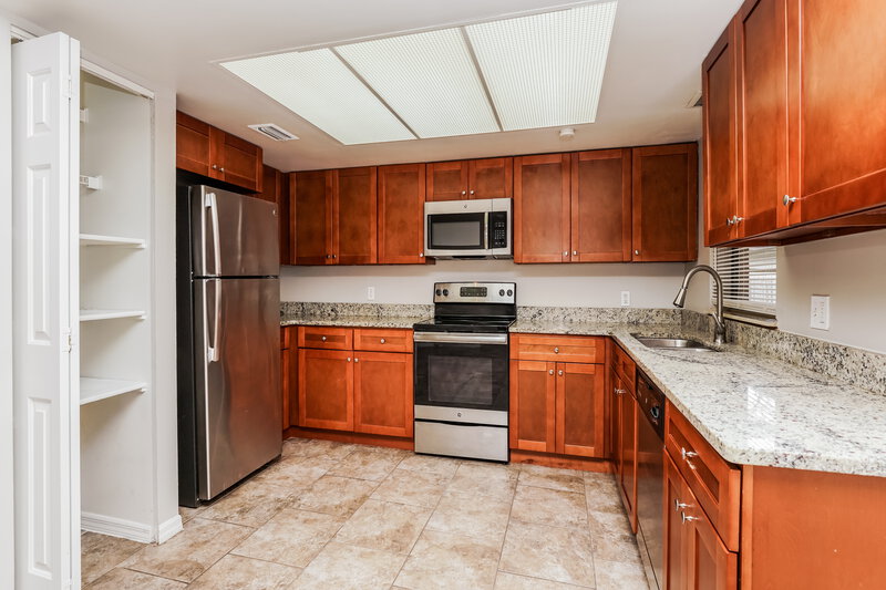 2,025/Mo, 2944 6th St SW Vero Beach, FL 32968 Kitchen View