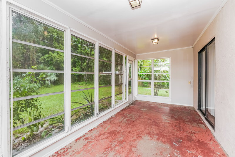 2,025/Mo, 2944 6th St SW Vero Beach, FL 32968 Sun Room View
