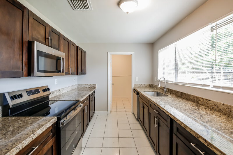 2,880/Mo, 2643 Nassau Dr Miramar, FL 33023 Kitchen View