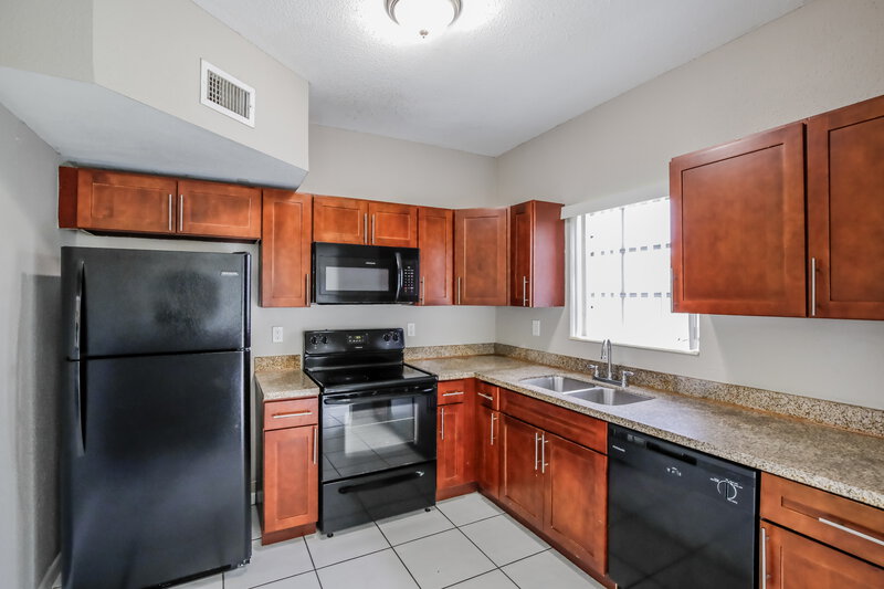 2,890/Mo, 19820 NW 12th Ave Miami Gardens, FL 33169 Kitchen View