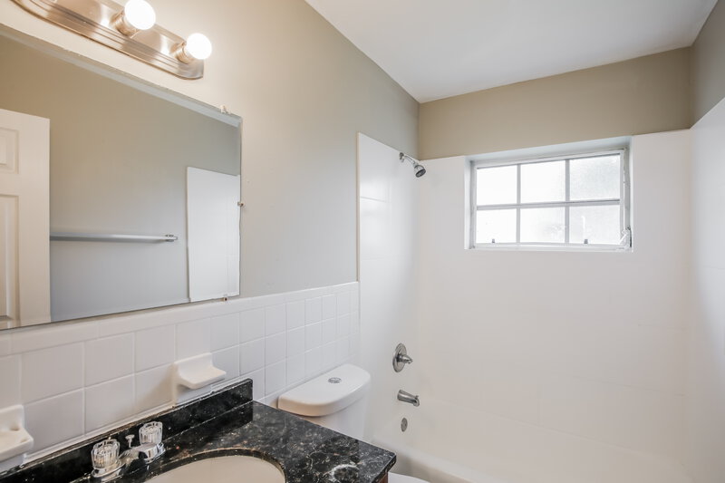 2,890/Mo, 19820 NW 12th Ave Miami Gardens, FL 33169 Bathroom View