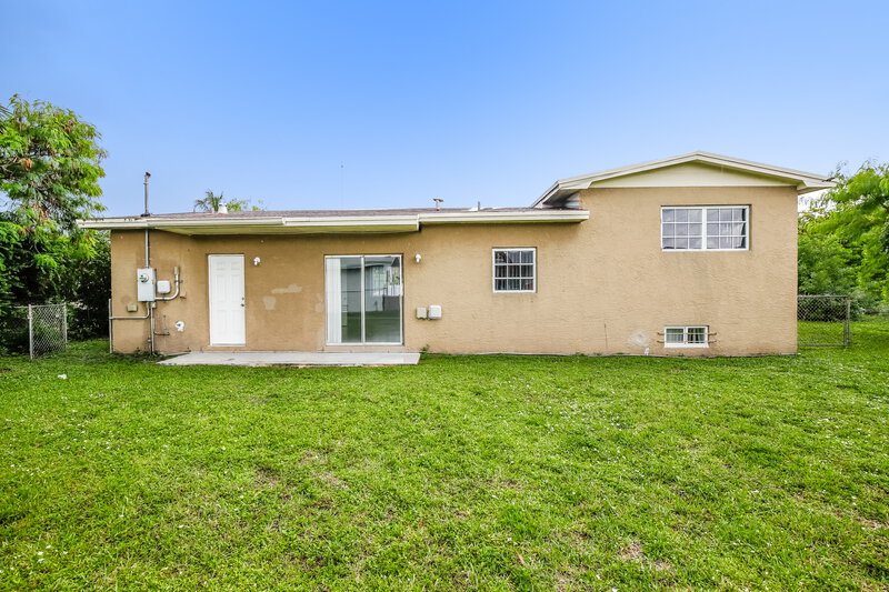2,890/Mo, 19820 NW 12th Ave Miami Gardens, FL 33169 Rear View