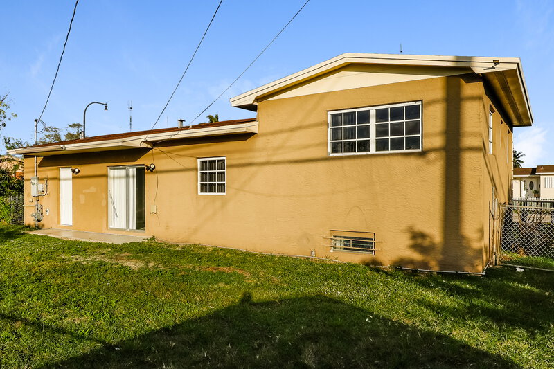 3,120/Mo, 19820 NW 12th Ave Miami Gardens, FL 33169 Rear View 2