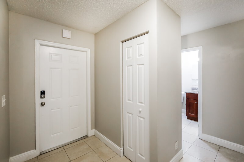 2,185/Mo, 265 Palmetto Court Jupiter, FL 33458 Foyer View