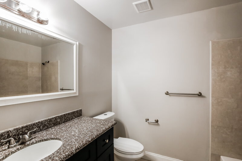 2,615/Mo, 200 Cordoba Circle Royal Palm Beach, FL 33411 Bathroom View