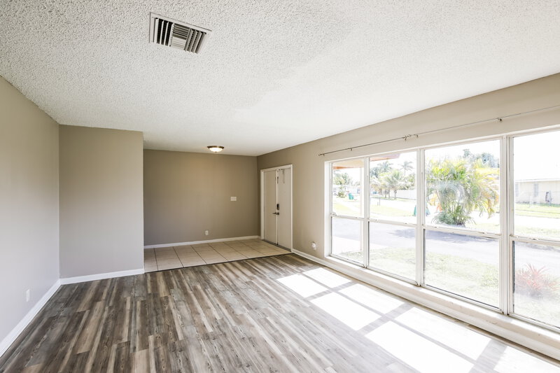 3,210/Mo, 7401 Nw 84 St Tamarac, FL 33321 Living Room View
