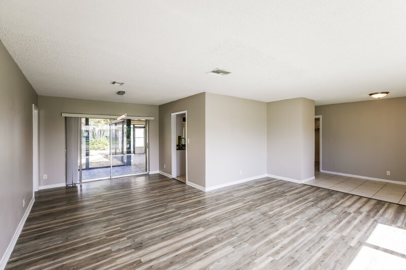 3,210/Mo, 7401 Nw 84 St Tamarac, FL 33321 Living Room View 2