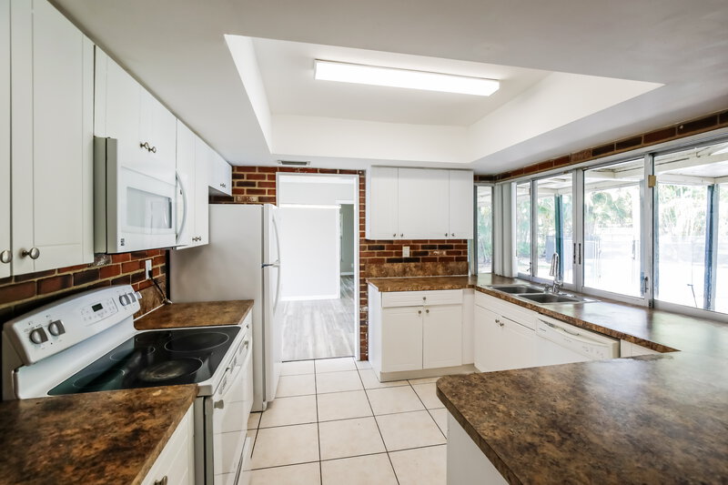 3,210/Mo, 7401 Nw 84 St Tamarac, FL 33321 Kitchen View
