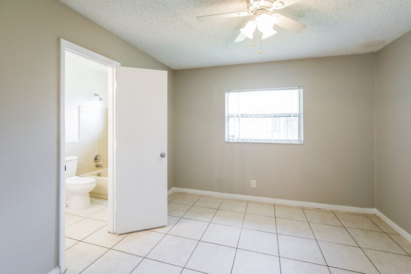 3,210/Mo, 7401 Nw 84 St Tamarac, FL 33321 Bedroom View 4