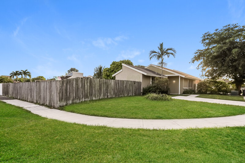 3,390/Mo, 12340 SW 207th Ter Miami, FL 33177 Front View 2