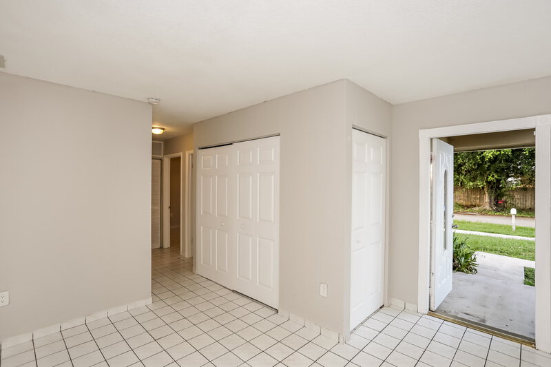 3,390/Mo, 12340 SW 207th Ter Miami, FL 33177 Living Room View 5