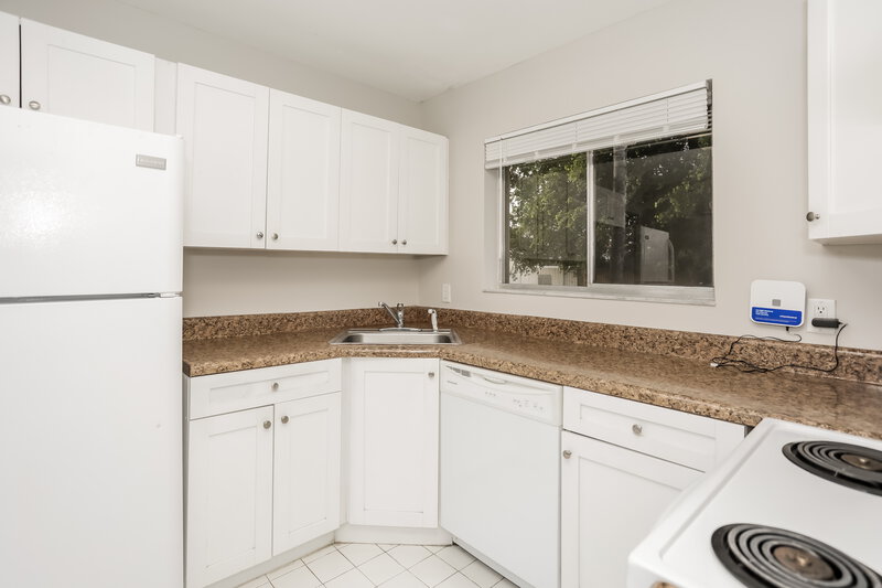 3,390/Mo, 12340 SW 207th Ter Miami, FL 33177 Kitchen View 3