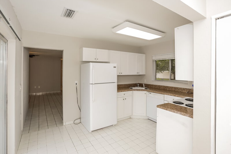3,390/Mo, 12340 SW 207th Ter Miami, FL 33177 Kitchen View 4