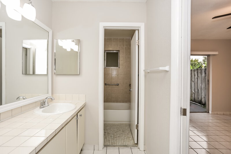 3,390/Mo, 12340 SW 207th Ter Miami, FL 33177 Main Bathroom View
