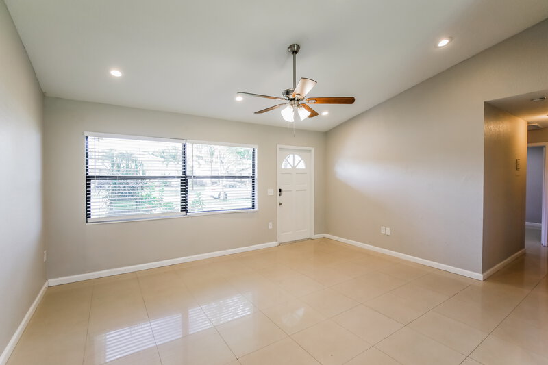 2,965/Mo, 11460 Nw 40 Pl Sunrise, FL 33323 Living Room View