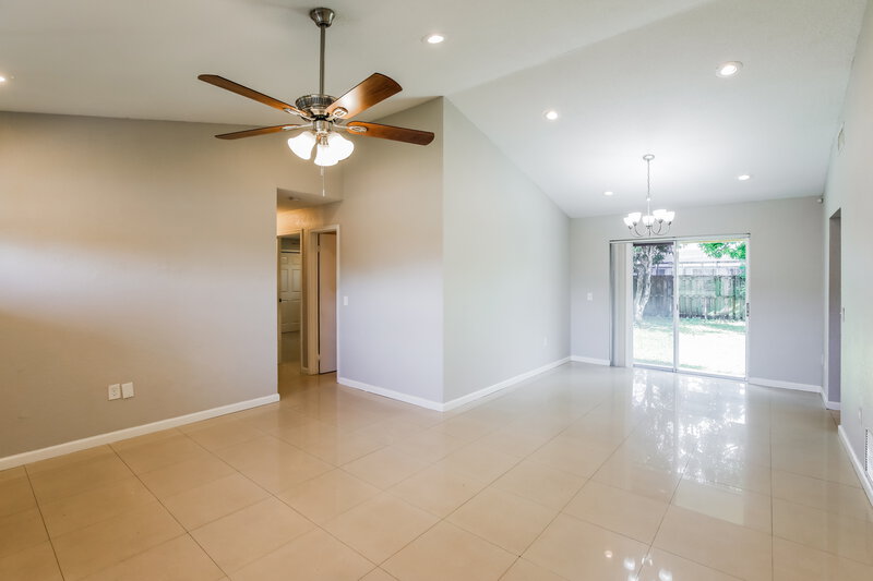 2,965/Mo, 11460 Nw 40 Pl Sunrise, FL 33323 Living Room View 2