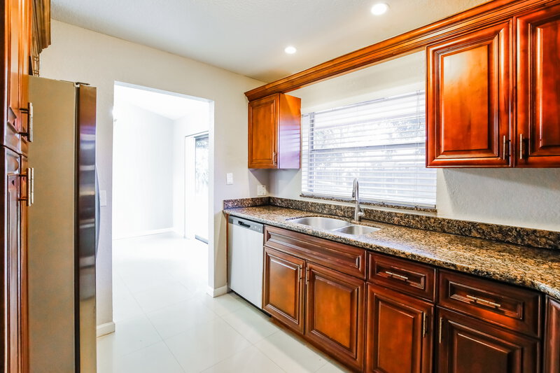 2,965/Mo, 11460 Nw 40 Pl Sunrise, FL 33323 Kitchen View