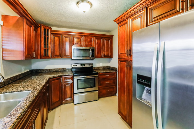 2,965/Mo, 11460 Nw 40 Pl Sunrise, FL 33323 Kitchen View 2